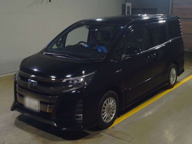 12663 TOYOTA NOAH ZWR80W 2017 г. (TAA Yokohama)