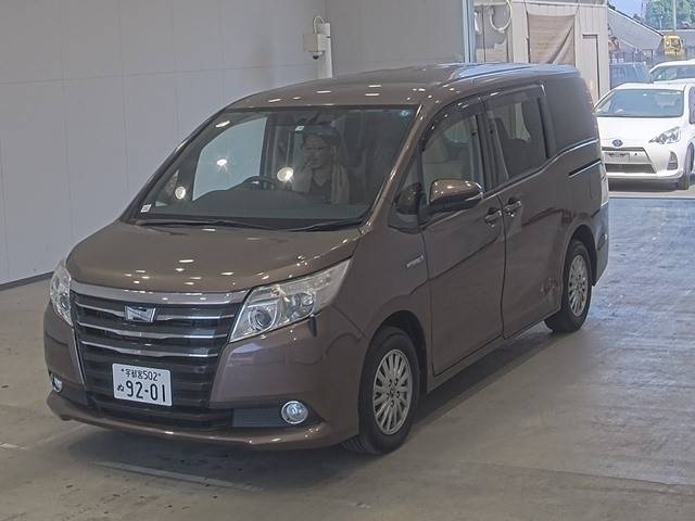 1809 TOYOTA NOAH ZWR80G 2014 г. (ARAI Oyama)