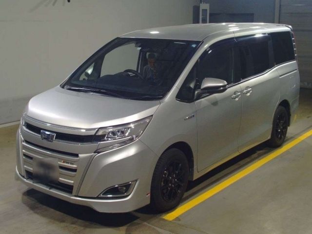 224 TOYOTA NOAH ZWR80G 2018 г. (TAA Yokohama)