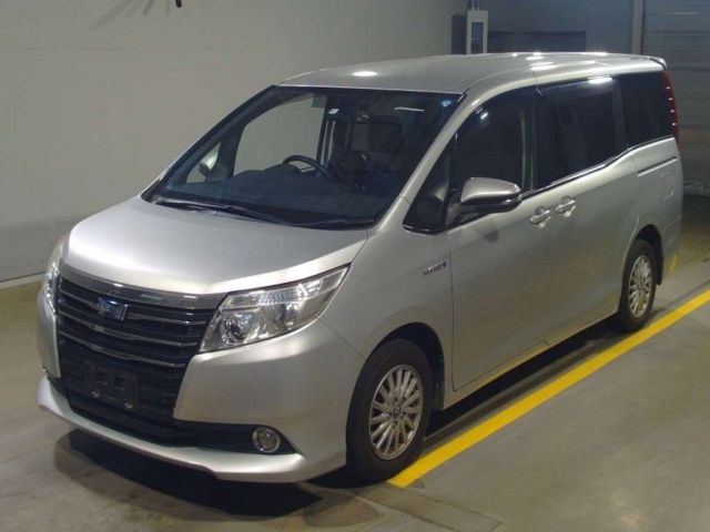 237 TOYOTA NOAH ZWR80G 2014 г. (TAA Yokohama)