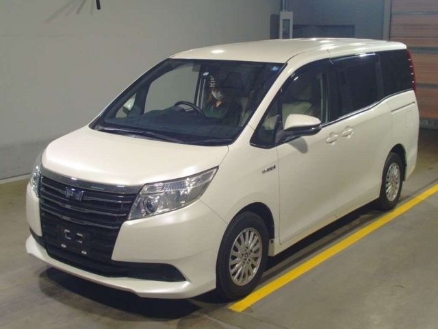 261 TOYOTA NOAH ZWR80G 2014 г. (TAA Yokohama)