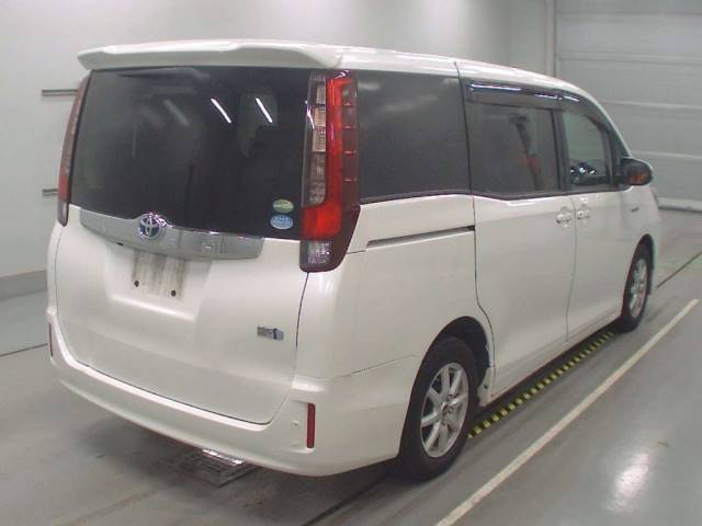 40215 TOYOTA NOAH ZWR80G 2016 г. (CAA Tokyo)