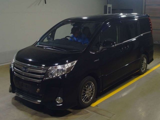 64 TOYOTA NOAH ZWR80W 2016 г. (TAA Yokohama)