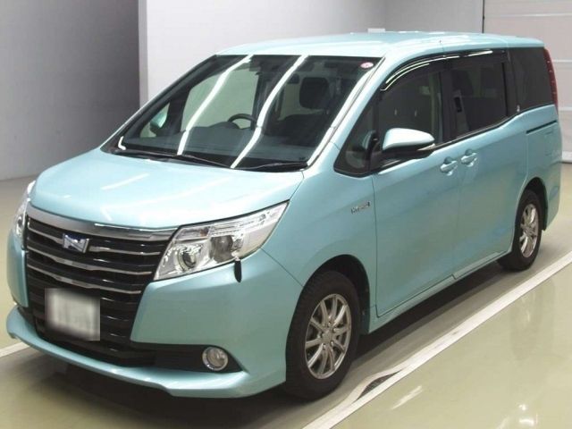 70041 TOYOTA NOAH ZWR80G 2014 г. (TAA Yokohama)