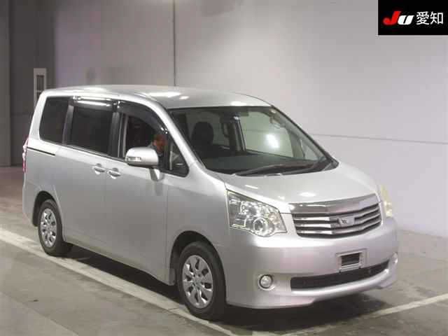 30573 TOYOTA NOAH ZRR70G 2010 г. (JU Aichi)