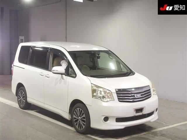 30540 TOYOTA NOAH ZRR75G 2010 г. (JU Aichi)