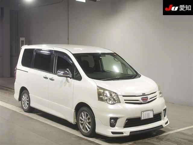 30758 TOYOTA NOAH ZRR70W 2010 г. (JU Aichi)