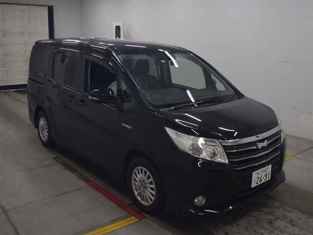 70040 TOYOTA NOAH ZWR80G 2015 г. (MIRIVE Osaka)