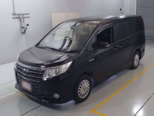 90211 TOYOTA NOAH ZWR80G 2016 г. (CAA Chubu)