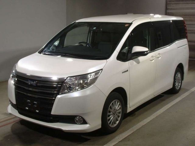 6206 TOYOTA NOAH ZWR80G 2014 г. (TAA Chubu)