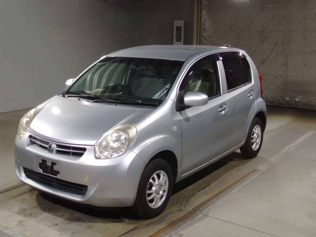 2158 TOYOTA PASSO KGC30 2012 г. (TAA Kinki)