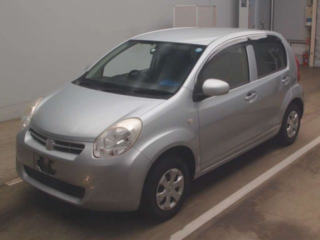 2196 TOYOTA PASSO KGC30 2013 г. (TAA Kantou)