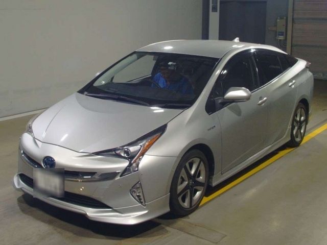 10 TOYOTA PRIUS ZVW51 2016 г. (TAA Yokohama)