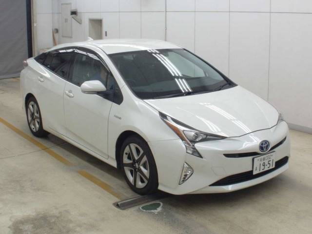 133 TOYOTA PRIUS ZVW51 2016 г. (NAA Osaka)