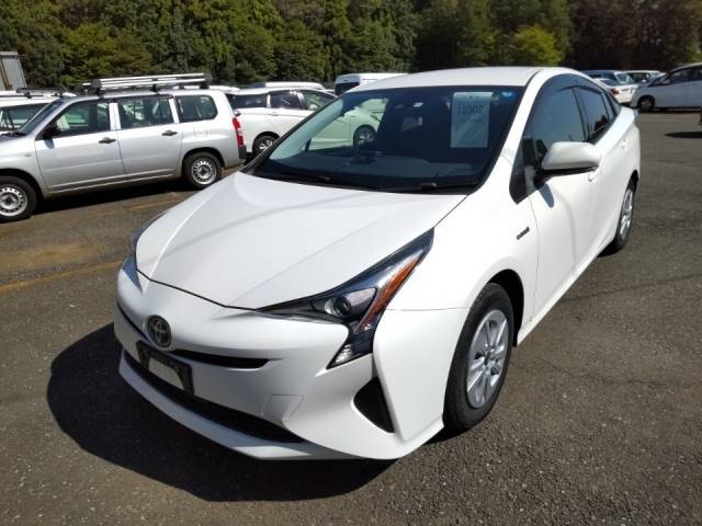 13502 TOYOTA PRIUS ZVW55 2016 г. (LUM Tokyo Nyusatsu)