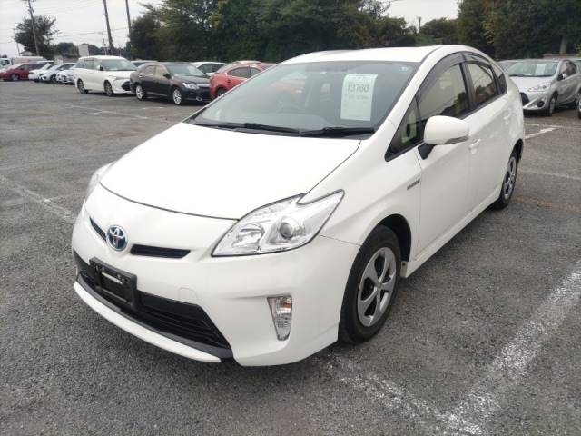 13760 TOYOTA PRIUS ZVW30 2014 г. (LUM Tokyo Nyusatsu)