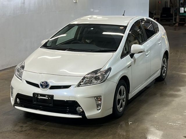 7032 TOYOTA PRIUS ZVW30 2014 г. (KCAA Fukuoka)