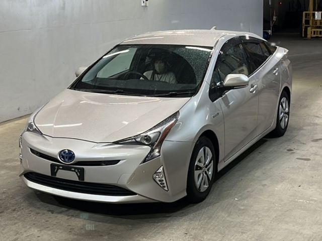 3035 TOYOTA PRIUS ZVW51 2016 г. (KCAA Fukuoka)