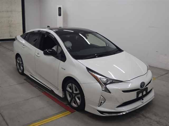 70271 TOYOTA PRIUS ZVW50 2017 г. (MIRIVE Osaka)