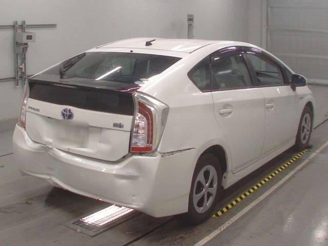 7557 TOYOTA PRIUS ZVW30 2013 г. (CAA Tokyo)