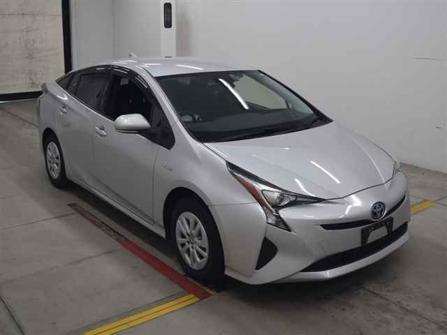 30151 TOYOTA PRIUS ZVW55 2018 г. (MIRIVE Osaka)