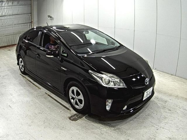 2242 TOYOTA PRIUS ZVW30 2015 г. (LAA Okayama)