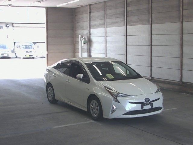 5608 TOYOTA PRIUS ZVW50 2018 г. (ARAI Bayside)