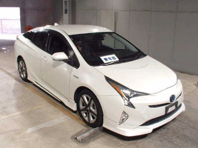 1033 TOYOTA PRIUS ZVW51 2015 г. (JU Fukuoka)