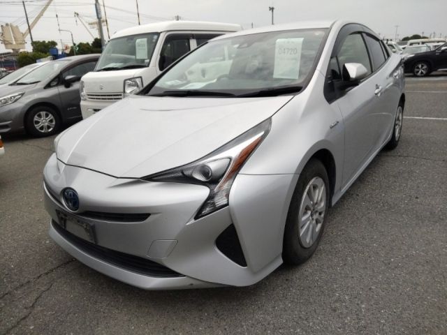 4720 TOYOTA PRIUS ZVW50 2018 г. (LUM Kobe Nyusatsu)