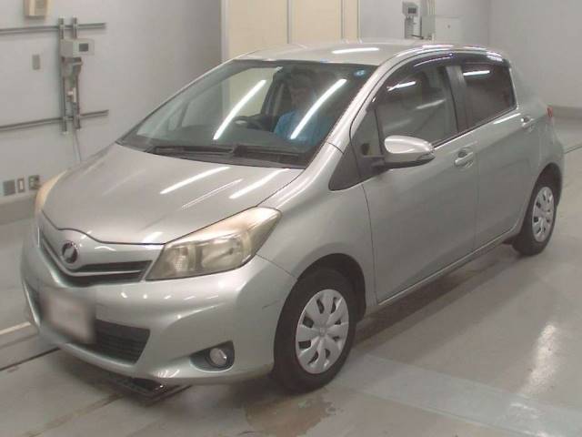 1089 TOYOTA VITZ NSP130 2011 г. (CAA Tokyo)