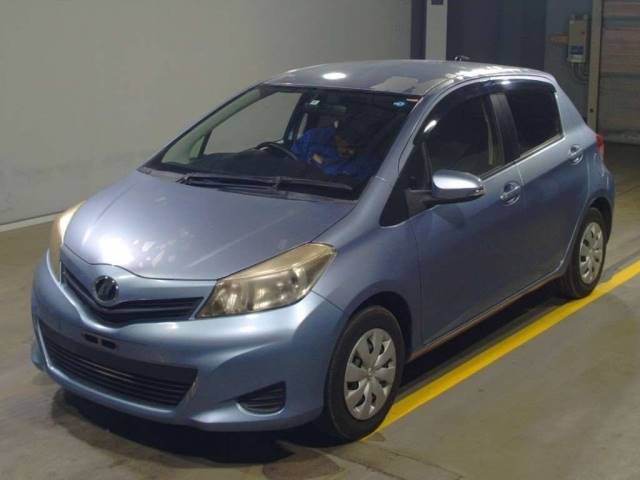 18373 TOYOTA VITZ NSP130 2012 г. (TAA Yokohama)