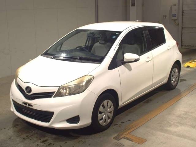 4277 TOYOTA VITZ KSP130 2011 г. (TAA Kyushu)