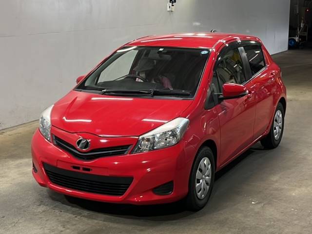 4351 TOYOTA VITZ KSP130 2013 г. (KCAA Fukuoka)