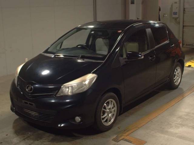 4367 TOYOTA VITZ NSP130 2013 г. (TAA Kyushu)