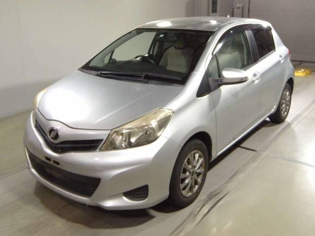 7056 TOYOTA VITZ NSP130 2011 г. (TAA Tohoku)