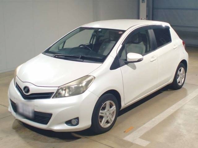 7141 TOYOTA VITZ KSP130 2012 г. (TAA Kinki)