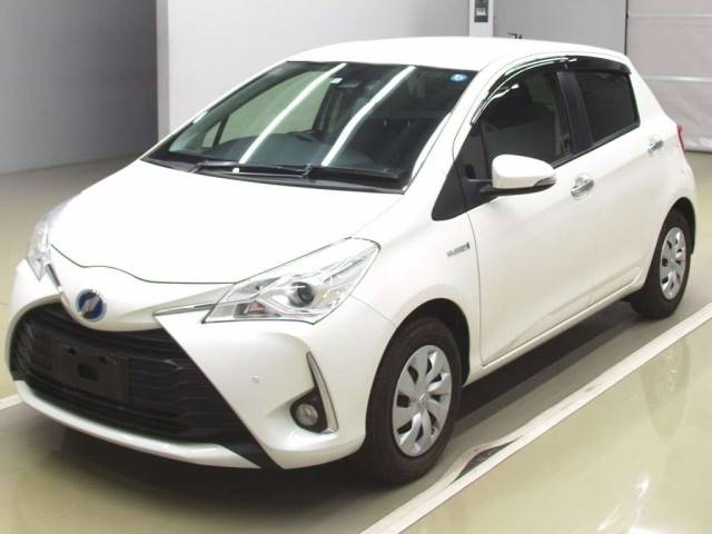 72068 TOYOTA VITZ NHP130 2018 г. (TAA Yokohama)