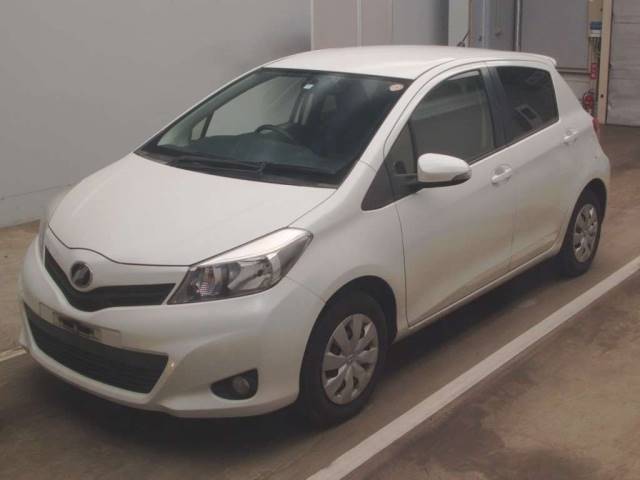 9132 TOYOTA VITZ KSP130 2012 г. (TAA Kantou)