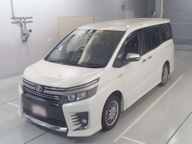 30470 TOYOTA VOXY ZWR80W 2017 г. (CAA Chubu)