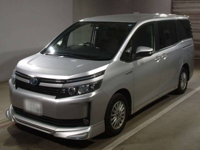 6015 TOYOTA VOXY ZWR80G 2015 г. (TAA Chubu)