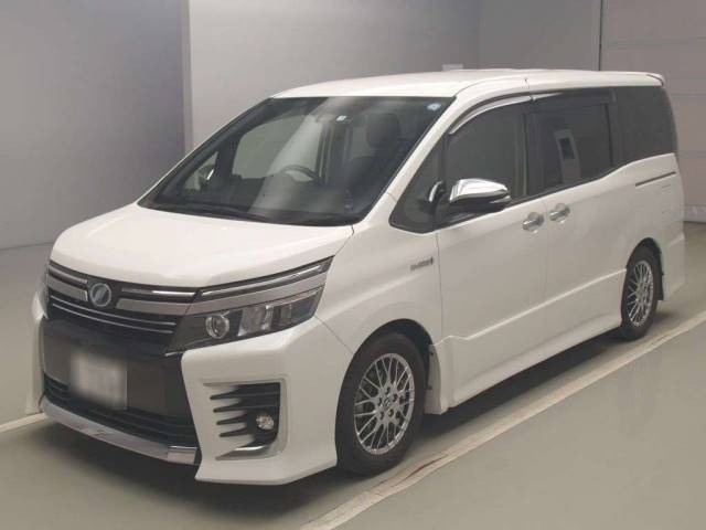 82033 TOYOTA VOXY ZWR80W 2017 г. (TAA Kantou)