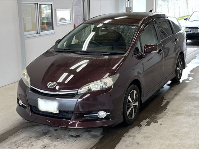 1379 TOYOTA WISH ZGE20W 2013 г. (KCAA Minami Kyushu)