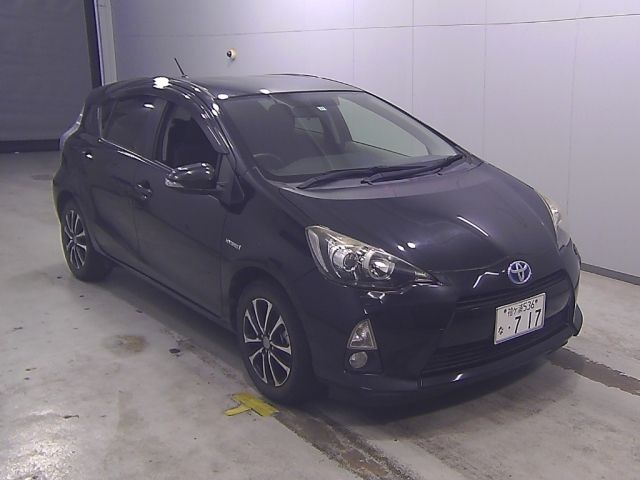 10078 Toyota Aqua NHP10 2013 г. (Honda Tokyo)