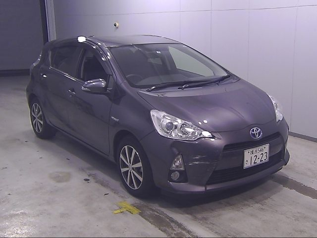 10138 Toyota Aqua NHP10 2013 г. (Honda Tokyo)