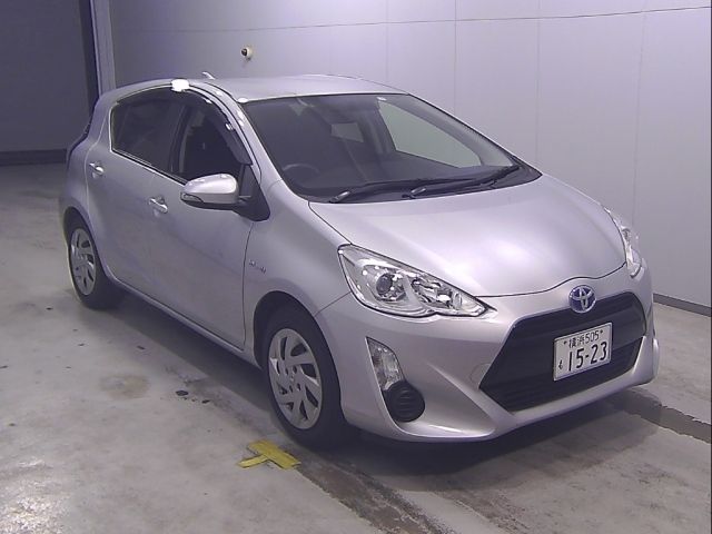 10142 Toyota Aqua NHP10 2015 г. (Honda Tokyo)