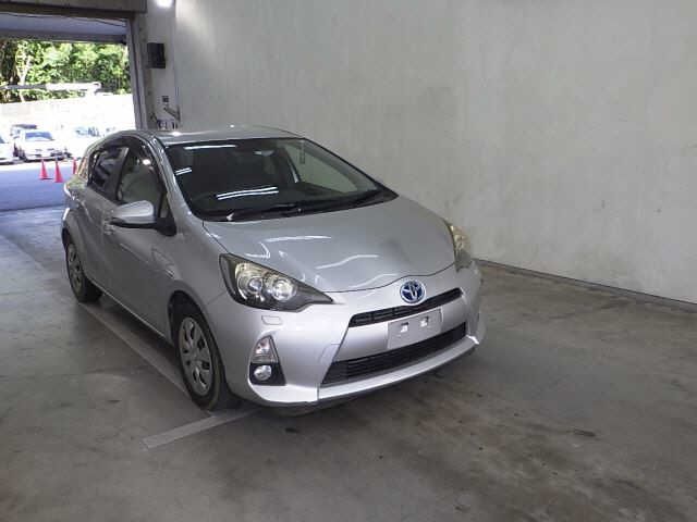 1047 Toyota Aqua NHP10 2012 г. (JU Okinawa)