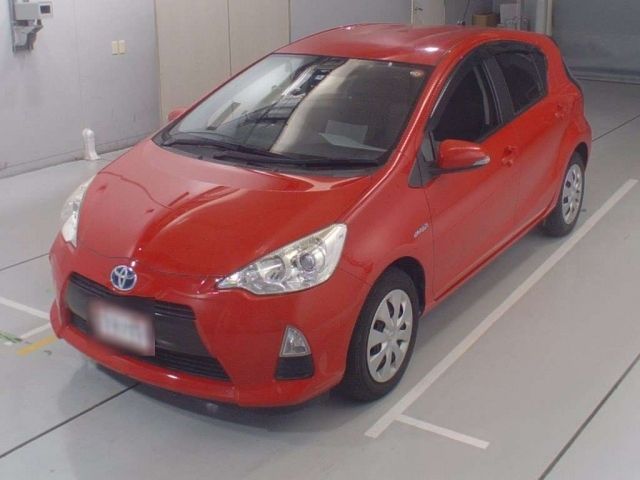 11132 Toyota Aqua NHP10 2014 г. (CAA Chubu)