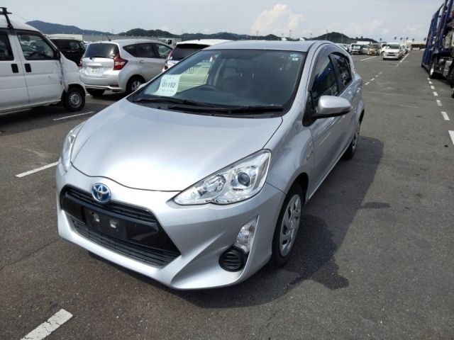 1182 Toyota Aqua NHP10 2016 г. (LUM Fukuoka Nyusatsu)