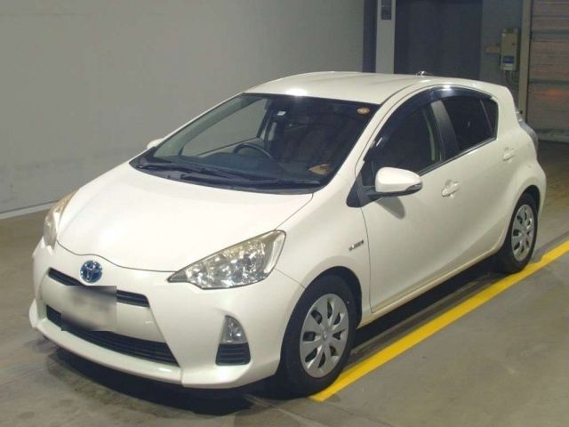 12513 Toyota Aqua NHP10 2012 г. (TAA Yokohama)