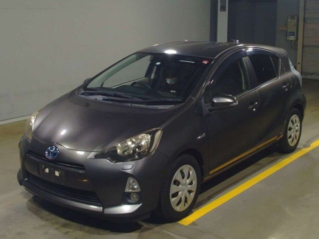 12554 Toyota Aqua NHP10 2012 г. (TAA Yokohama)